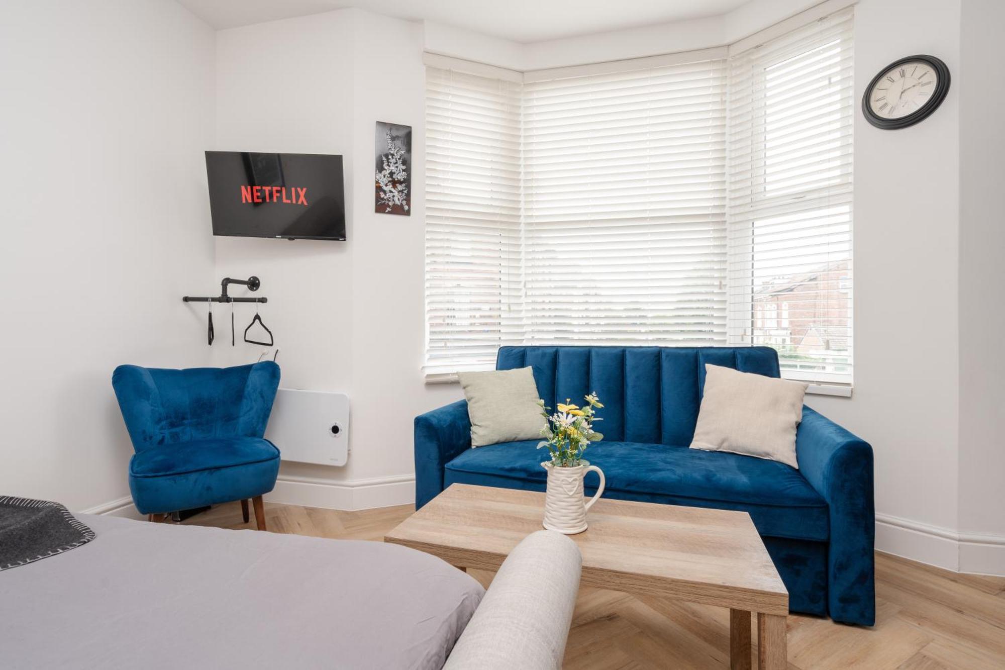 Orange Rentals - Ideal Liverpool Studio Stay For 4 , Free Parking 외부 사진